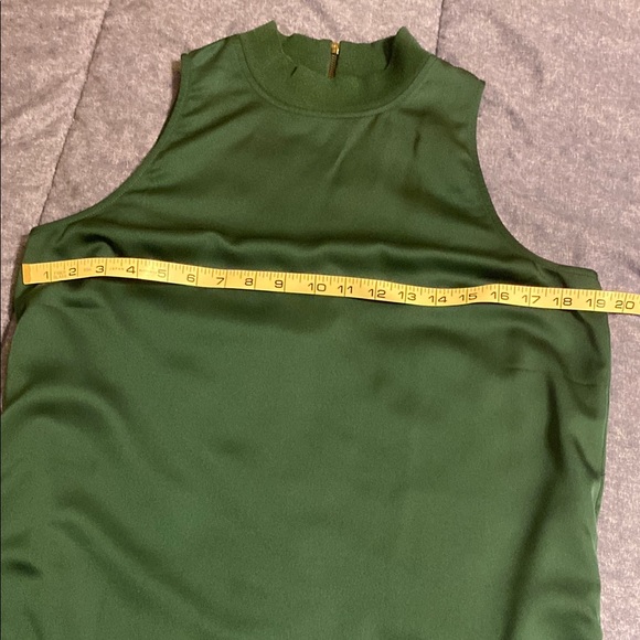 Green Sleeveless High Collar Top - Picture 5 of 9